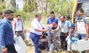 गरियाबंद जिले में मतदान दल रवाना