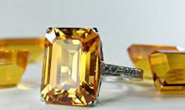 पुखराज धारण करने के फायदे: आर्थिक और मानसिक संतुलन के लिए