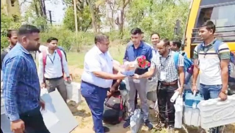 गरियाबंद जिले में मतदान दल रवाना