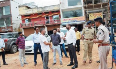 कलेक्टर ने वन वे को किया समाप्त, पार्किंग स्थल का निरीक्षण