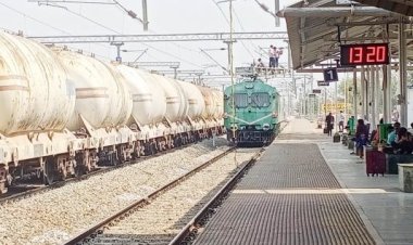 दो मालगाडिय़ों को जोडक़र चलाई जा रही डबल डायमंड मालगाड़ी की कपलिंग निकली, दो भागों में बंटीं