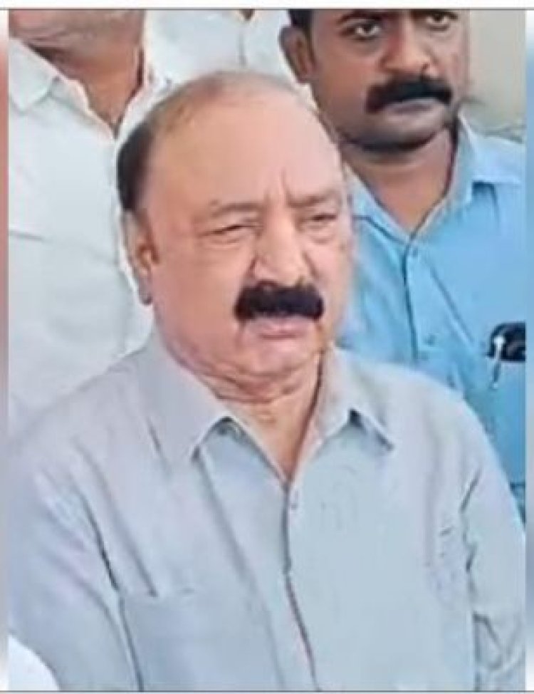 अनटाइटल प्रोजेक्ट से सुनील शेट्टी का लुक आया सामने, बर्फीली पहाड़ियों में बैठे आए नजर