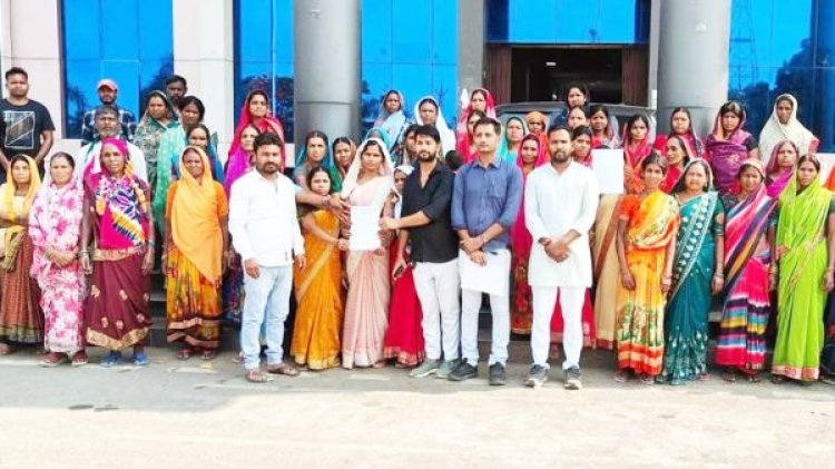 रोजगार सहायक पर वसूली करने का आरोप