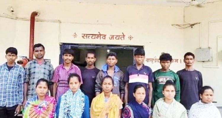 मुठभेड़ के बाद लौटते वक्त 14 इनामी नक्सलियों को जवानों ने पकड़ा