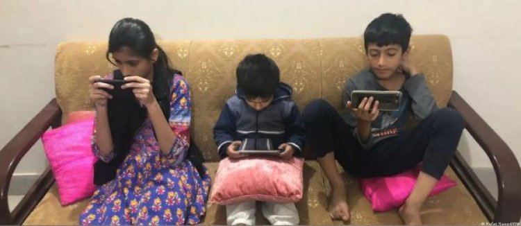 बच्चों का बढ़ता स्क्रीन टाइम कैसे करें काबू