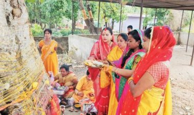 वट सावित्री का व्रत रखकर पति की दीर्घायु की कामना