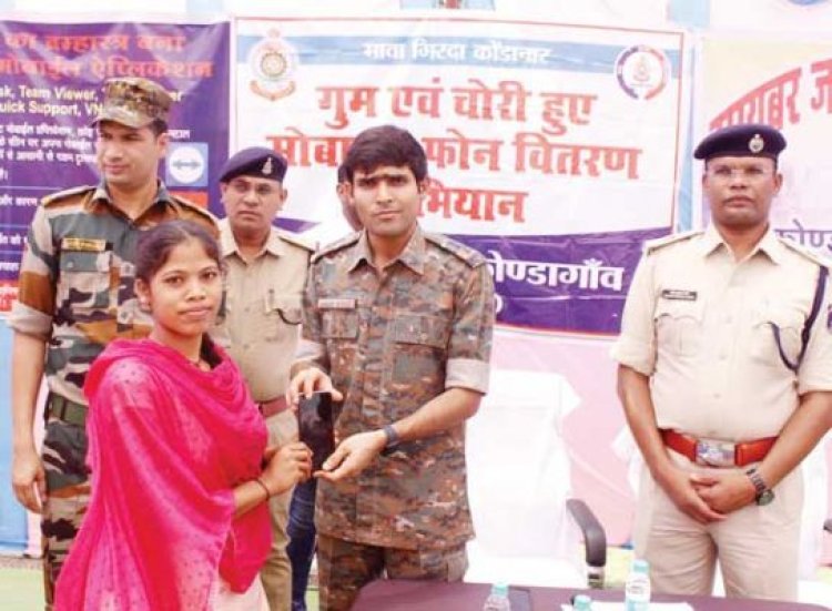 45 लाख के गुम मोबाइल पुलिस ने ढूंढा, मालिकों को सौंपा