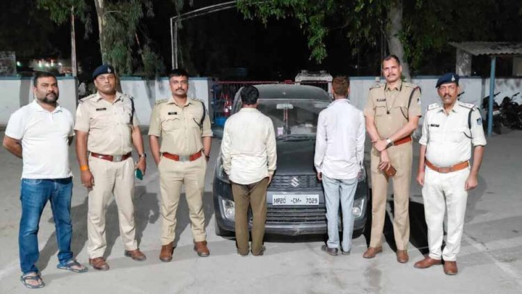 लग्जरी कार से गांजे की खेप लेकर जा रहे दो आरोपी धराये