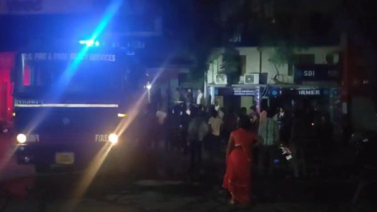 CG NEWS : SBI बैंक में लगी भीषण आग, मची अफरा-तफरी, फायर ब्रिगेड की टीम ने संभाला मोर्चा