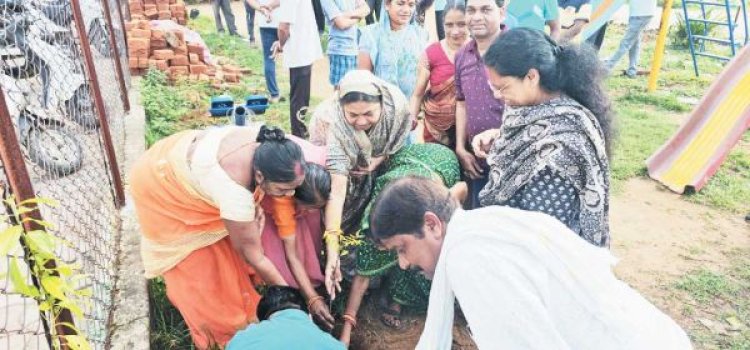 एक पौधा मां के नाम, विधायक उसेंडी ने वार्डवासियों के साथ रोपे पौधे