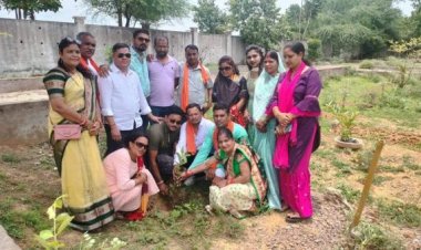 एक पेड़ मां  के नाम