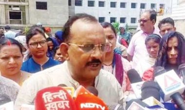 भर्ती प्रक्रिया में अनियमितता, स्वास्थ्य कर्मचारी संघ ने मेडिकल कॉलेज घेरा