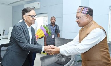 CM विष्णुदेव साय से 16वें वित्त आयोग के अध्यक्ष अरविंद पनगढ़िया ने की सौजन्य मुलाकात