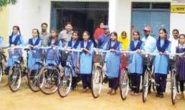 छात्राओं  को नि:शुल्क सायकल वितरण