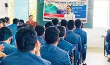 आत्मानंद स्कूल में टीबी व स्वास्थ्य जागरूकता कार्यक्रम