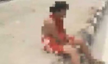 गाजियाबाद में सड़क के किनारे अर्धनग्न हालत में बैठी एक महिला का वीडियो सोशल मीडिया पर वायरल