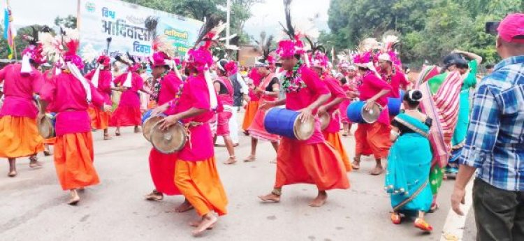 हर्षोल्लास से मनाया विश्व आदिवासी दिवस, निकाली रैली