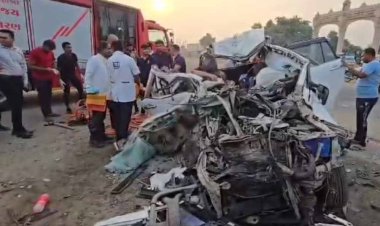 साबरकांठा में भीषण हादसा, ट्रक के पीछे घुस गई तेज रफ्तार कार, 7 लोगों की मौत