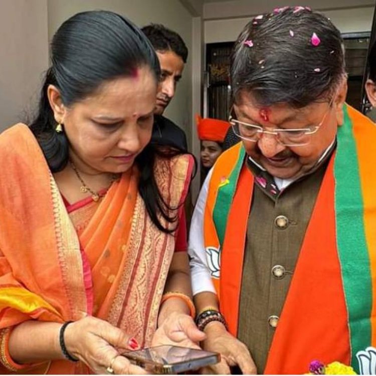 इंदौर में संडे को मंत्री विजयवर्गीय ने दी घर-घर दस्तक:महिलाओं ने तिलक लगाकर स्वागत कर ली बीजेपी की सदस्यता, अव्वल रहने वाले 3 वार्डों को 1 लाख का पुरस्कार