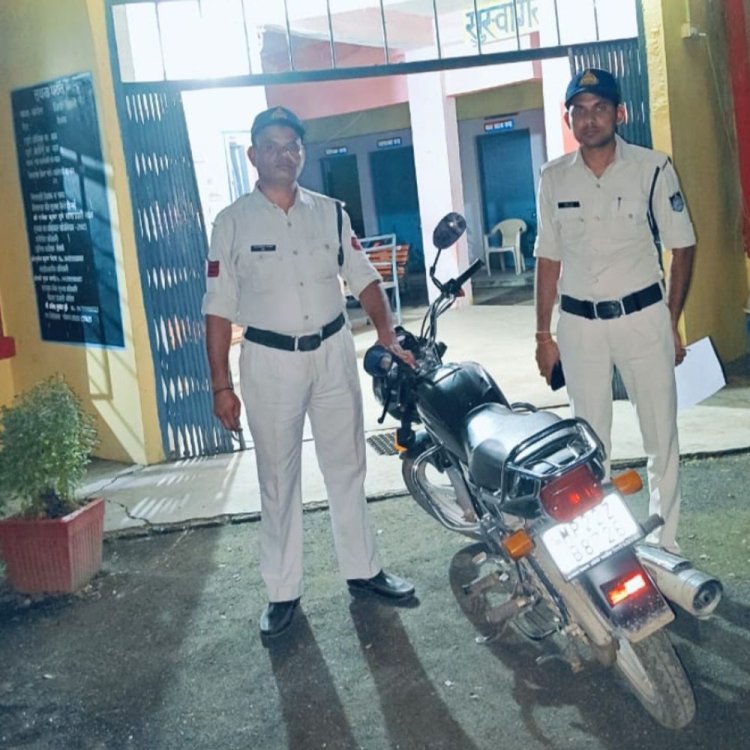 बंडोल पुलिस ने दी दबिश, 54 लीटर शराब जब्त:बाइक में हो रही थी अवैध शराब की तस्करी, दो लोग गिरफ्तार