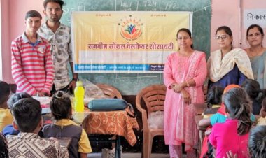 सनबीम सोशल वेलफेयर सोसायटी का कार्यक्रम:शासकीय प्राथमिक विद्यालय में दीपावली के उपहार के रूप में बच्चों को बांटी मिठाई और नमकीन