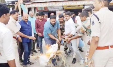 मुख्यमंत्री-गृहमंत्री का पुतला दहन