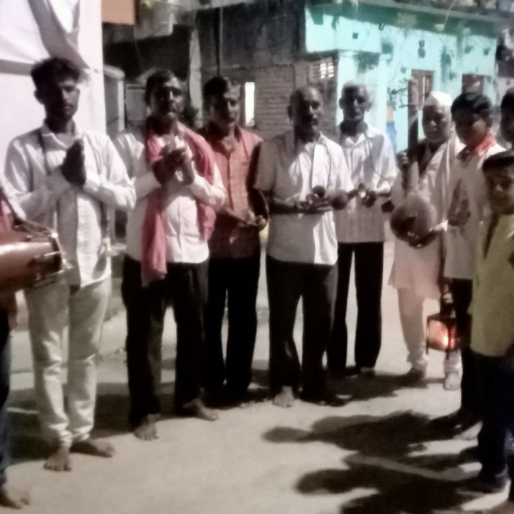 नेपानगर में निकली दिंडी यात्रा:श्रद्धालुओं ने रात 3 बजे ताप्ती नदी में किया स्नान, एक महाने तक जारी रहेगा आयोजन