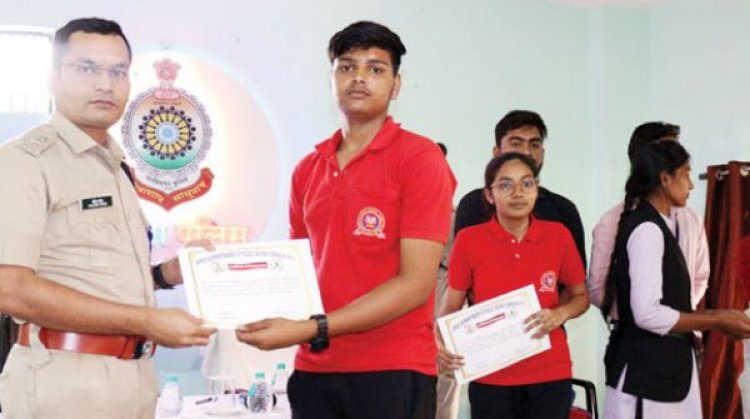 साइबर जागरूकता पखवाड़ा का समापन, स्पर्धाओं के प्रतिभागियों को प्रशस्ति पत्र व मेडल