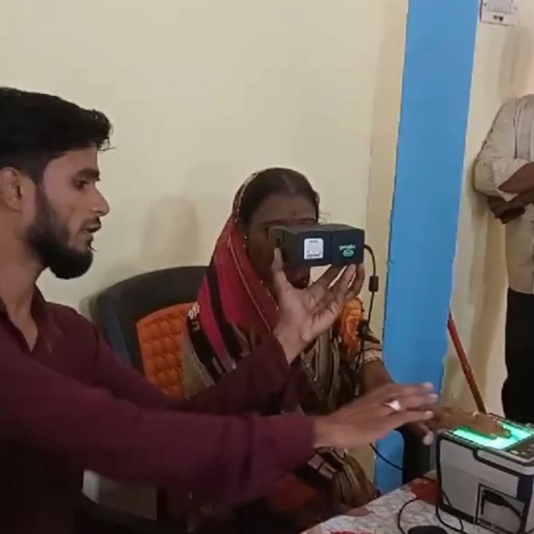सारोला में प्रशासन ने लगाया 2 दिवसीय आधार अपडेशन शिविर:कलेक्टर ने गांव का दौरा करते हुए अधिकारियों को दिया था निर्देश
