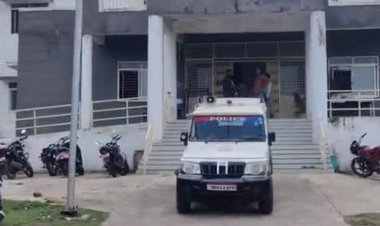 अधेड़ की संदिग्ध परिस्थिति में मौत:सड़क पर मिली डेड बॉडी, परिजनों की मांग पर पोस्टमॉर्टम हुआ