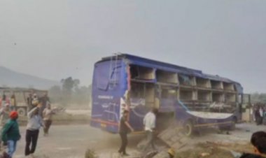 हजारीबाग के गोरहर में यात्री बस पलटी, सात लोगों की मौत और 25 से ज्यादा घायल