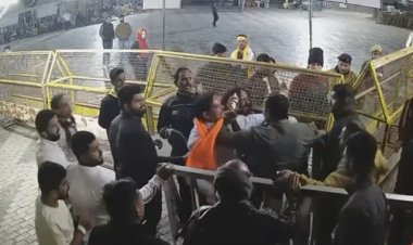 भस्म आरती के दौरान कर्मचारी से मारपीट...VIDEO:बिना RFID बैंड एक दर्जन से ज्यादा लोगों की एंट्री चाहते थे कोर्ट के दो कर्मचारी