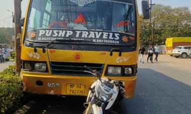 भोपाल में बस ने दो युवकों को रौंदा,मौत:एमपी नगर में पुष्प ट्रैवल्स की बस ने मारी टक्कर, बाइक सहित 10 मीटर तक घिसटते रहे युवक