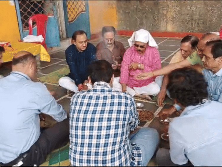 कायस्थम भोपाल ने धरनीधर मंदिर में किया चित्रगुप्त का पूजन:चित्रगुप्ताय नमोस्तुते स्तुति के साथ हवन और आरती