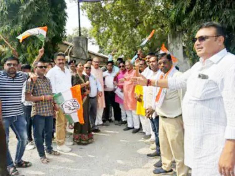 बिगड़ी कानून व्यवस्था के खिलाफ कांग्रेस का विरोध प्रदर्शन, राज्यपाल को सौंपा ज्ञापन