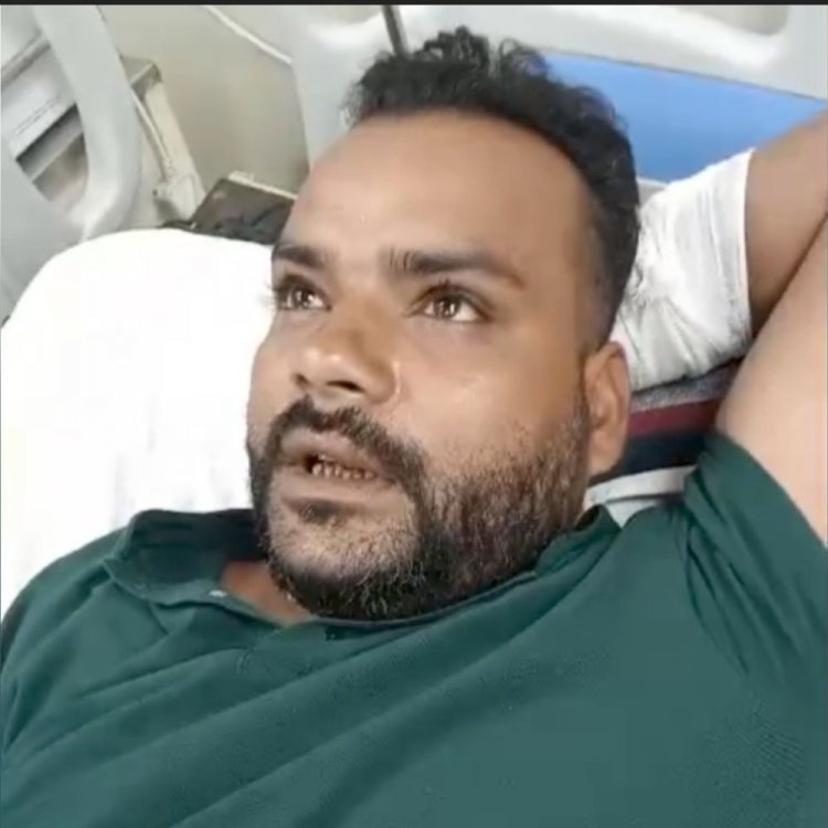 जिला अस्पताल के वार्ड बॉय पर जानलेवा हमला:दो लोगों ने चाकू से बोला धावा, कई दिनों से चल रहा था विवाद, पुलिस तलाश में जुटी