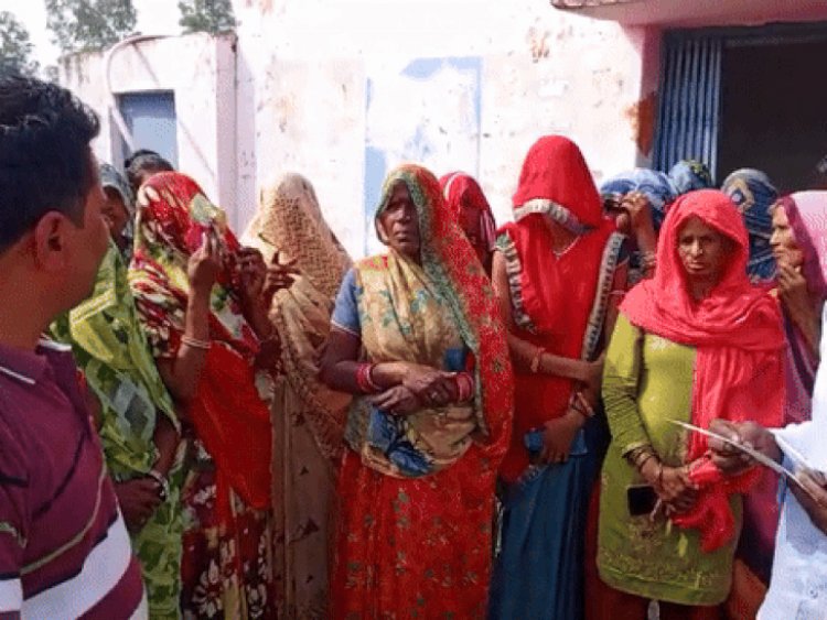 ​​​​​​​अवैध शराब की बिक्री के खिलाफ महिलाओं ने खोला मोर्चा:भोपाल के रायपुर में किया प्रदर्शन; कहा-कार्रवाई नहीं की तो चक्का जाम करेंगे