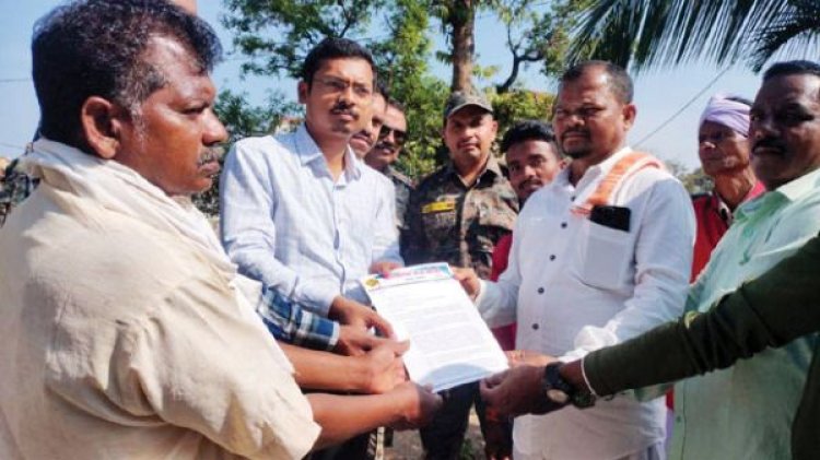 मांगों को लेकर बस्तरिया राज मोर्चा ने राज्यपाल के नाम ज्ञापन सौंपा