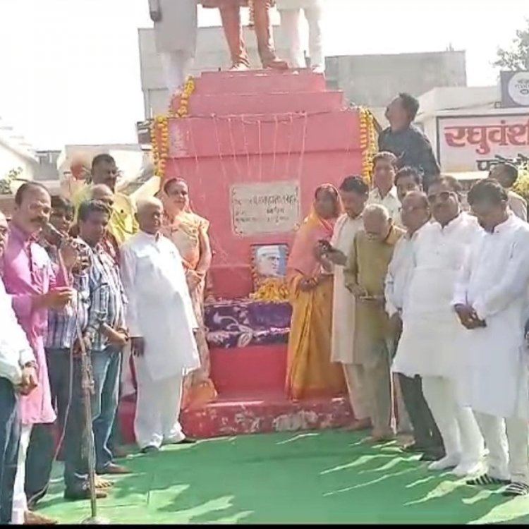 पंडित जवाहरलाल नेहरू की 135वीं जयंती:कांग्रेस नेताओं ने दी श्रद्धांजलि; बोले- उन्होंने विश्व में देश की एक अलग पहचान बनाई