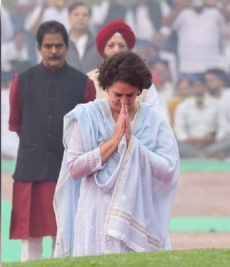 प्रियंका गांधी ने पंडित नेहरू के समाधि स्थल 'शांतिवन' जाकर दी श्रद्धांजलि