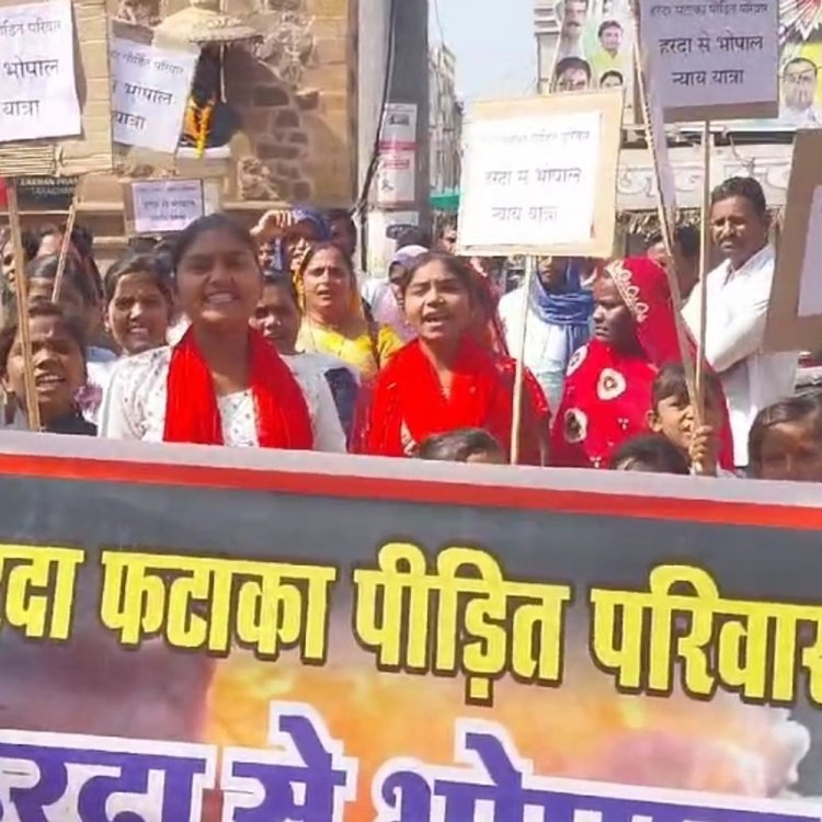 हरदा से निकली न्याय यात्रा सीहोर की सीमा पर रोकी:प्रशासनिक अधिकारी कर रहे हैं चर्चा, मौके पर भारी पुलिस बल तैनात