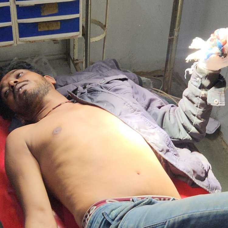 छतरपुर में चाचा-भतीजे पर चलाई गोली:घर के बाहर बैठे थे दोनों, पिता-पुत्र ने आकर किए फायर; भतीजा गंभीर हालत में ग्वालियर रेफर