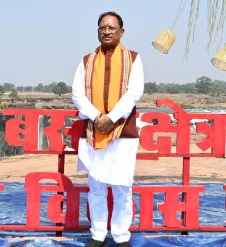 मुख्यमंत्री श्री विष्णु देव साय का बस्तरिया अंदाज में हुआ स्वागत, गौरसिंग मुकुट पहनाकर किया गया अभिनन्दन, मुख्यमंत्री ने किया बस्तर हाट की थीम पर आधारित एक्सपीरियंस जोन और स्टाल्स का अवलोकन