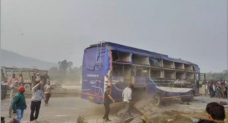 हजारीबाग के गोरहर में यात्री बस पलटी, सात लोगों की मौत और 25 से ज्यादा घायल