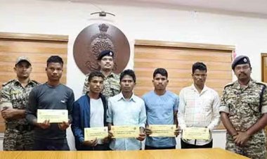 छत्तीसगढ़-बीजापुर में 11 लाख के इनामी सहित पांच नक्सलियों ने किया माओवाद से तौबा, पुलिस के सामने किया सरेंडर
