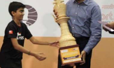 'वह लड़का जो बादशाह बनेगा': विश्व शतरंज चैंपियन गुकेश के साथ विशी आनंद ने पुरानी तस्वीर शेयर की