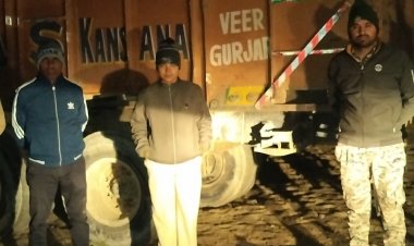 मुरैना में अवैध रेत खनन करते ट्रक जब्त:ऑपरेशन वाइल्ड ट्रैप के तहत वन विभाग और पुलिस ने की कार्रवाई