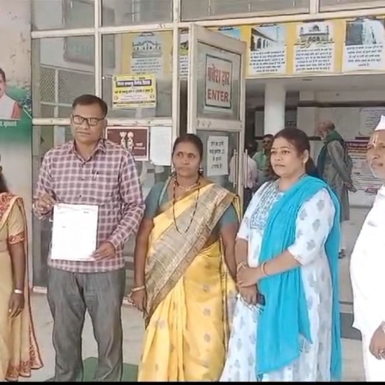 रसोई गैस की टंकी का वजन कम निकलने का आरोप:उपभोक्ता अधिकार संगठन ने जनसुनवाई में अफसरों से की शिकायत