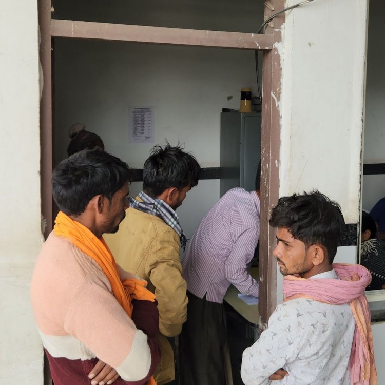 छतरपुर में ट्रैक्टर चालक ने तीन को कुचला:एक की मौत, 2 साल की बच्ची समेत दो घायल, ट्रैक्टर ड्राइवर फरार