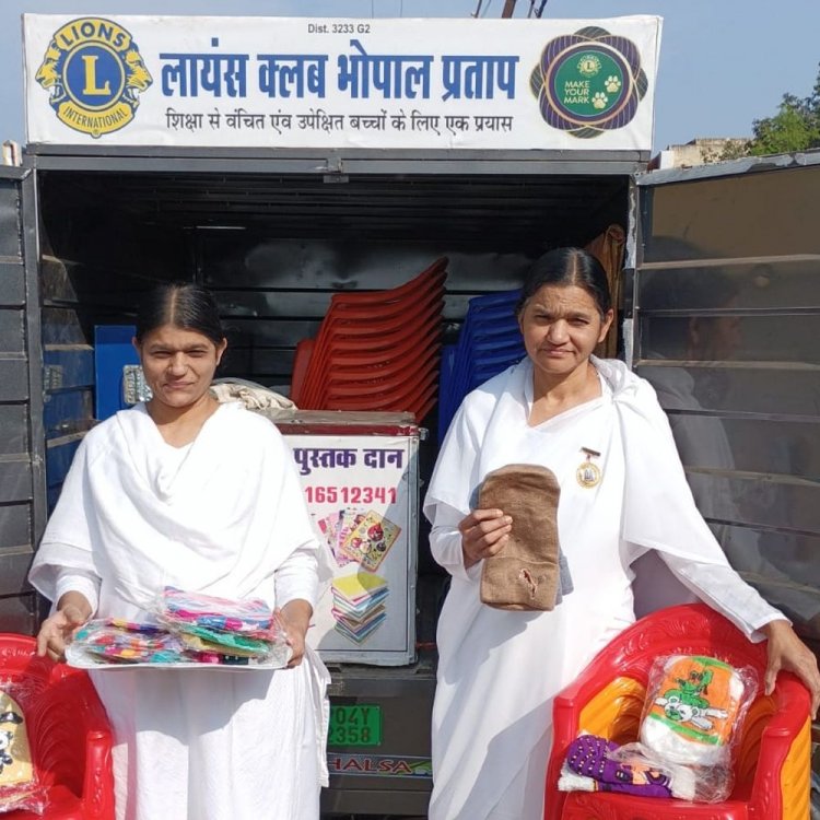 बैरागढ़ ब्रह्माकुमारी सेवा केंद्र की पहल:मजदूर एवं गरीब बच्चों को 300 शॉल, मोजे, कैप बांटे, आंगनबाड़ी केंद्र को दीं कुर्सी